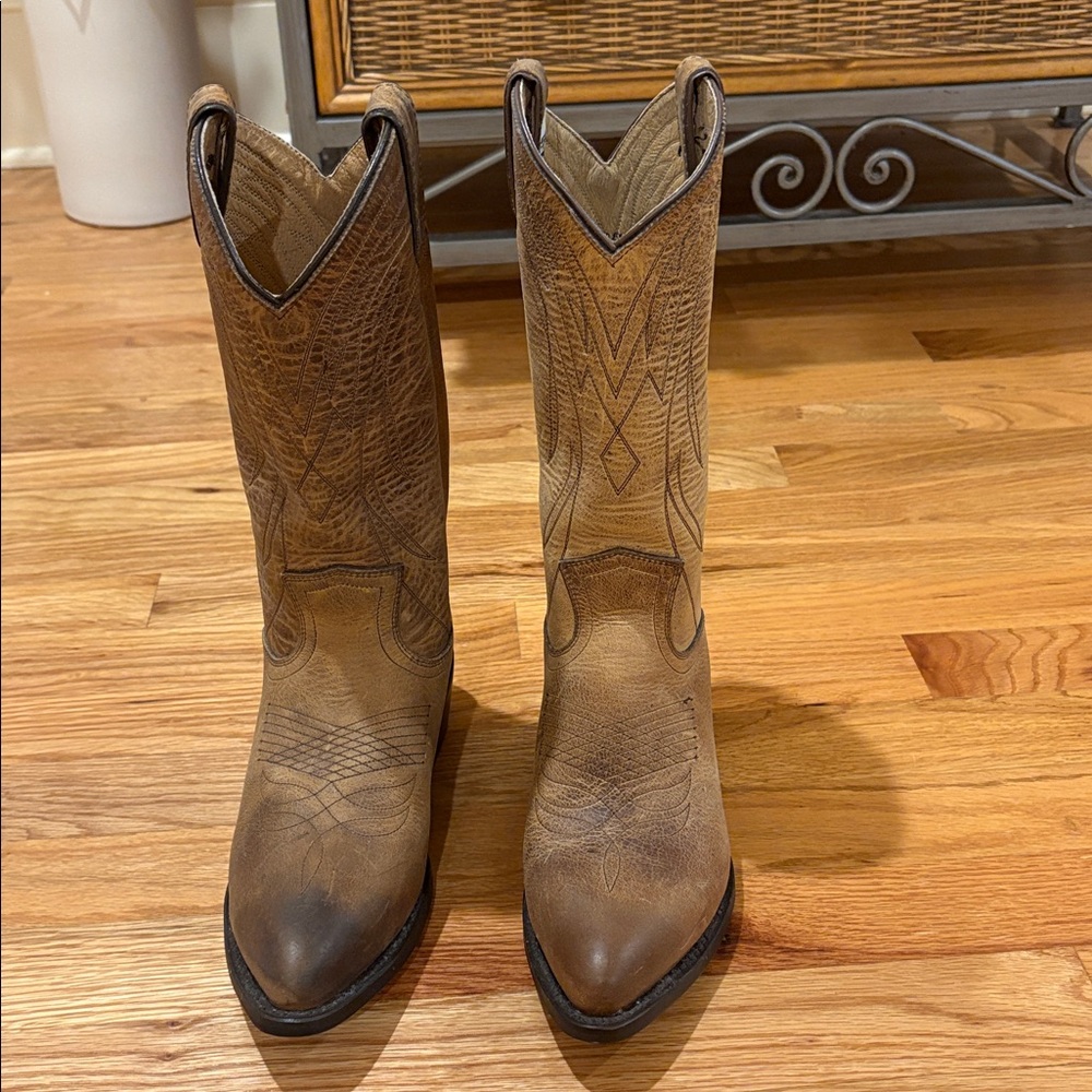 Frye Billy boots size 7 1/2 worn once